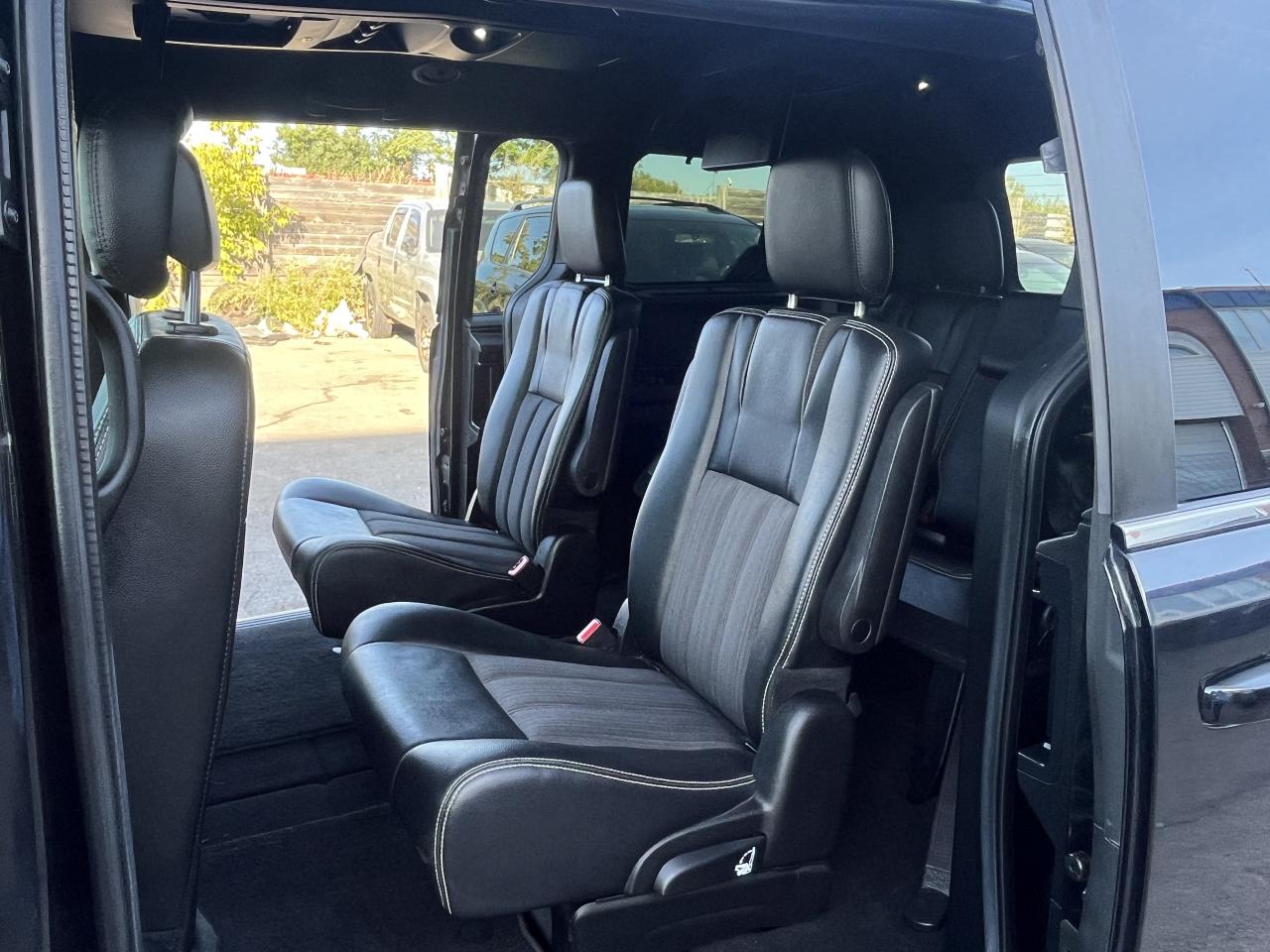 2015 Chrysler Town & Country S Photo