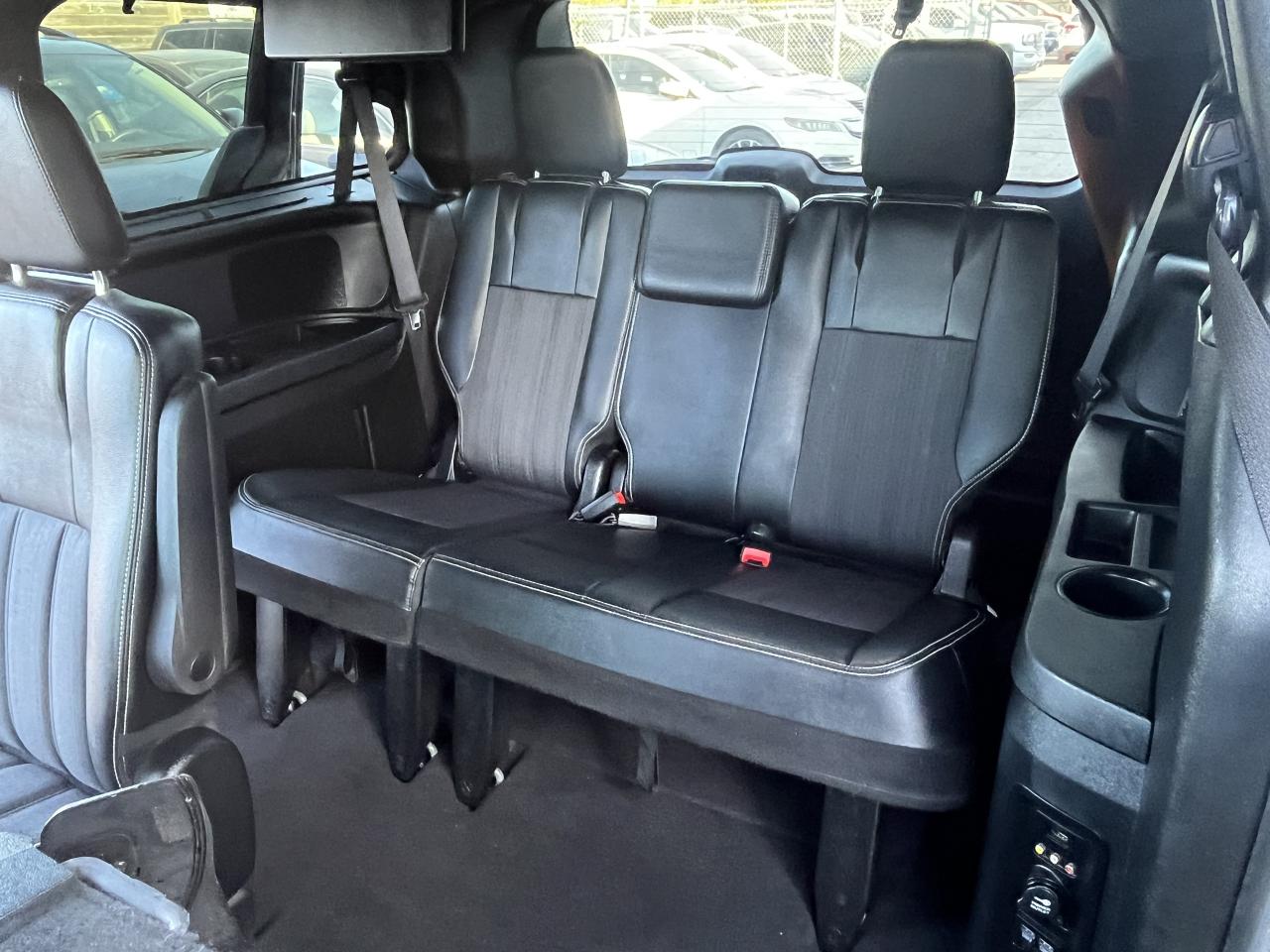 2015 Chrysler Town & Country S Photo