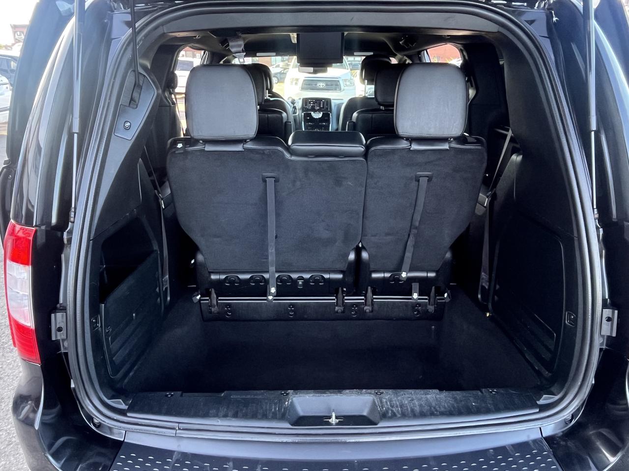 2015 Chrysler Town & Country S Photo