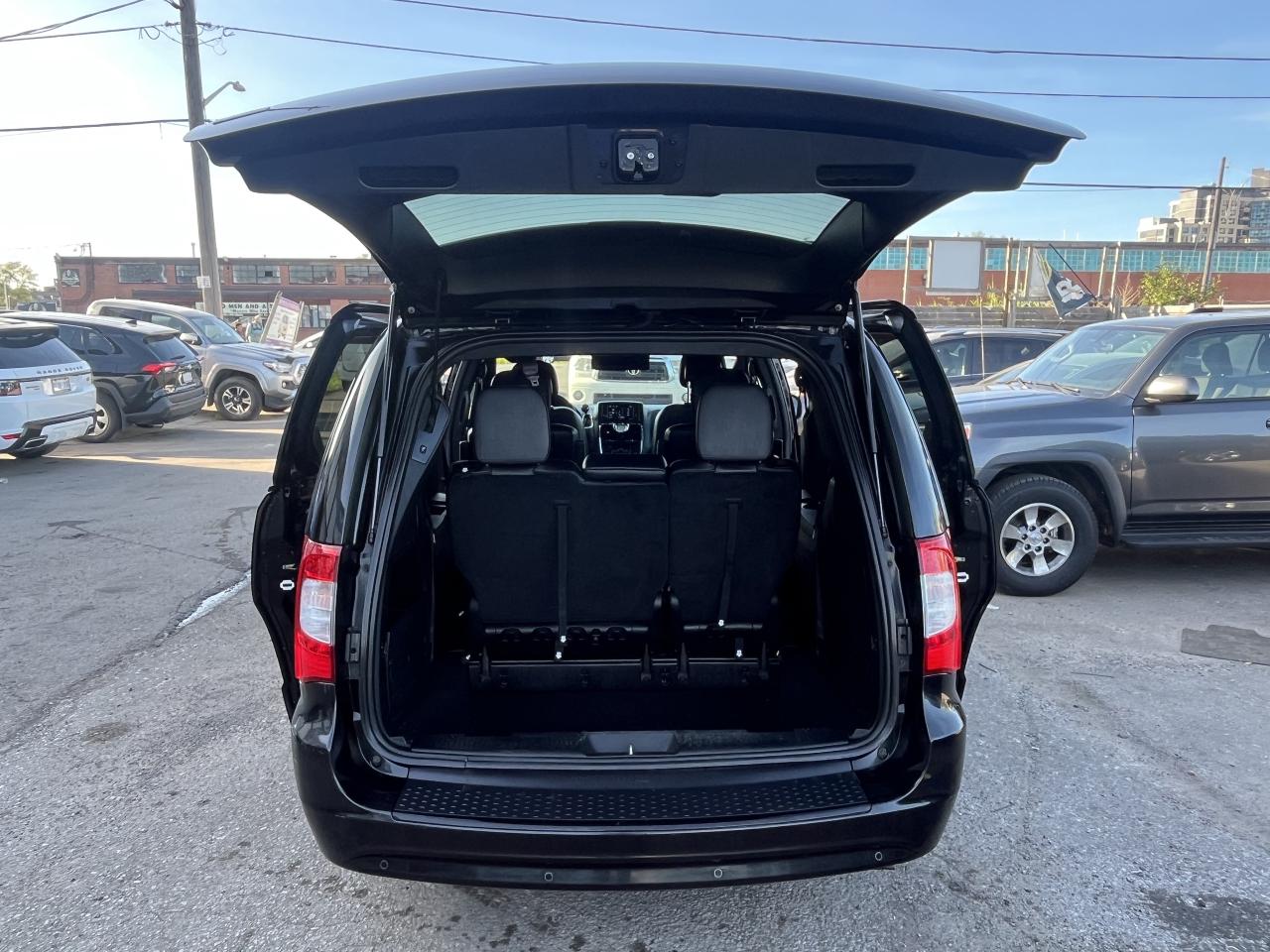 2015 Chrysler Town & Country S Photo