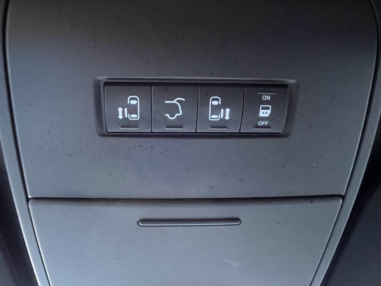 2015 Chrysler Town & Country S Photo