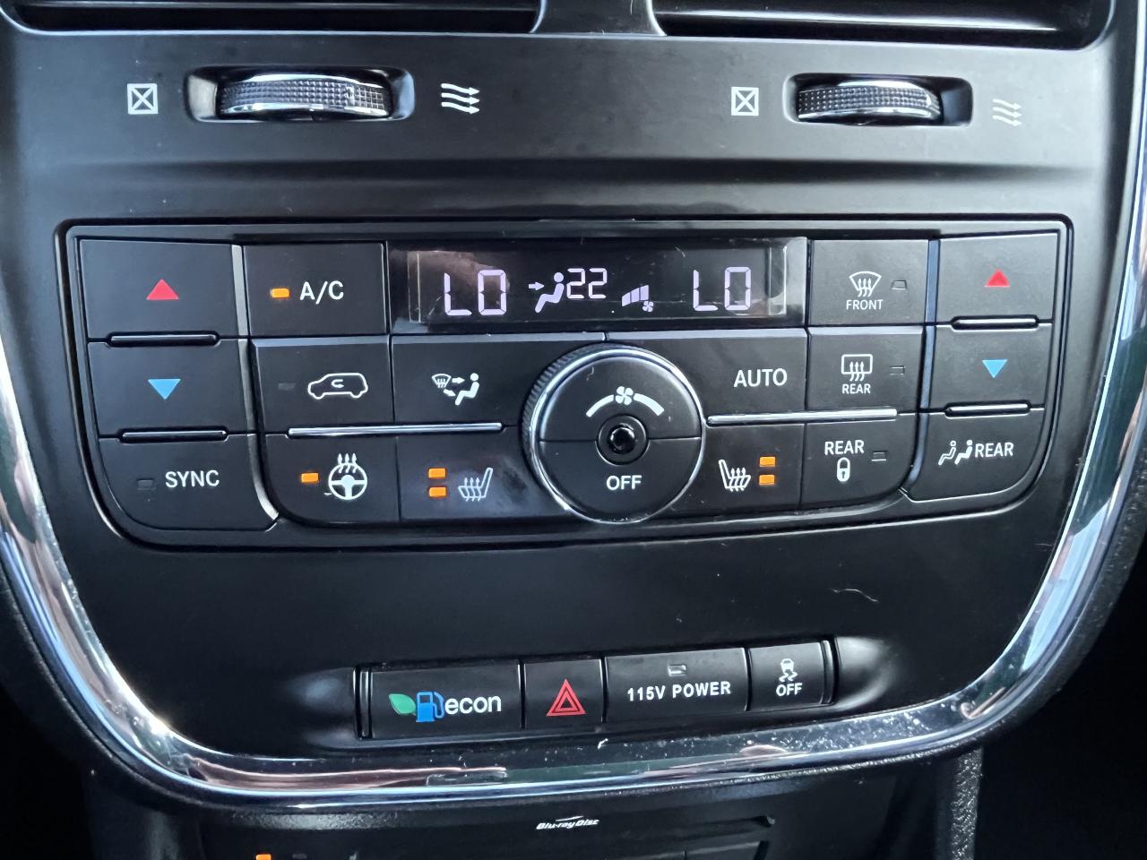 2015 Chrysler Town & Country S Photo