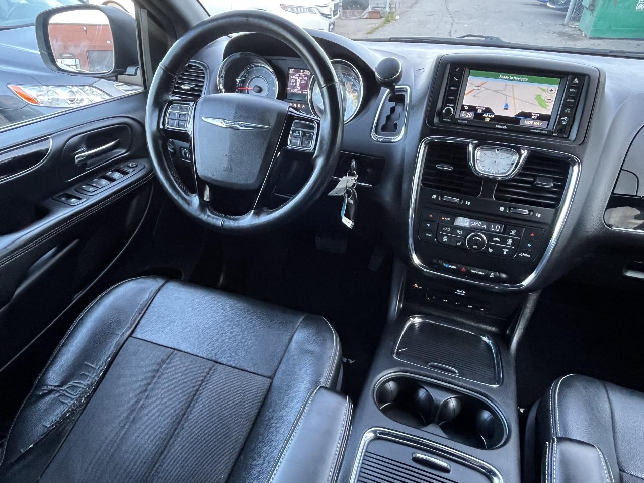 2015 Chrysler Town & Country S Photo