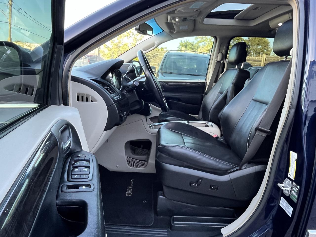 2015 Dodge Grand Caravan Crew Plus Photo