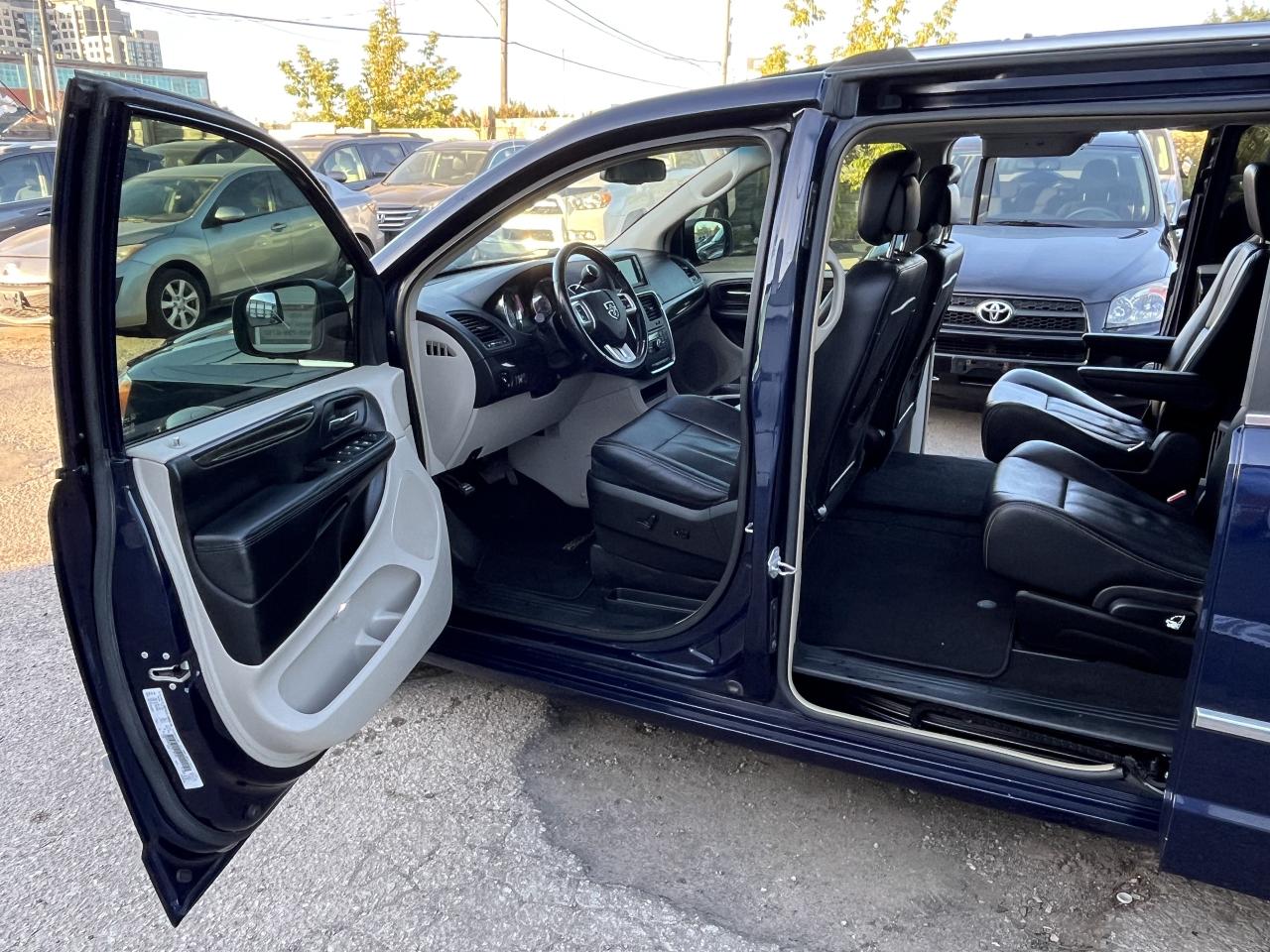 2015 Dodge Grand Caravan Crew Plus Photo