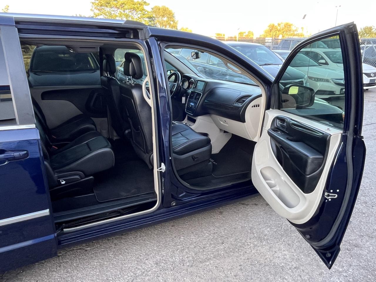 2015 Dodge Grand Caravan Crew Plus Photo