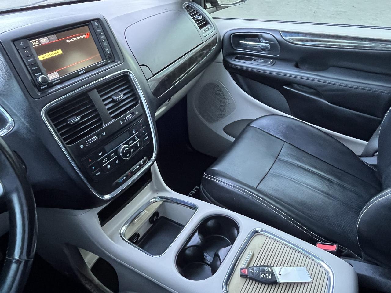 2015 Dodge Grand Caravan Crew Plus Photo