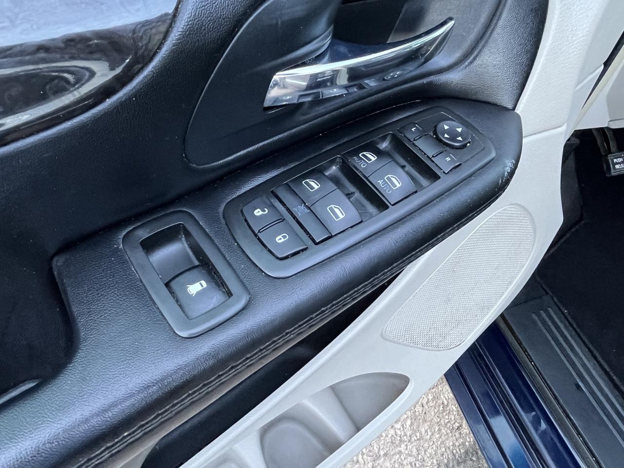 2015 Dodge Grand Caravan Crew Plus Photo