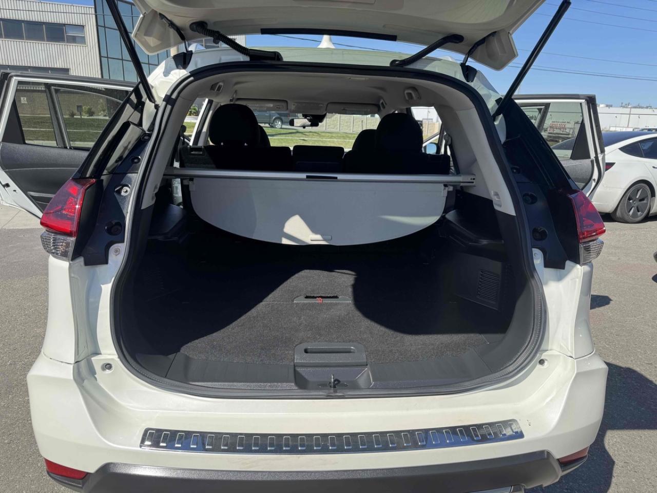 2019 Nissan Rogue SV - Photo #20