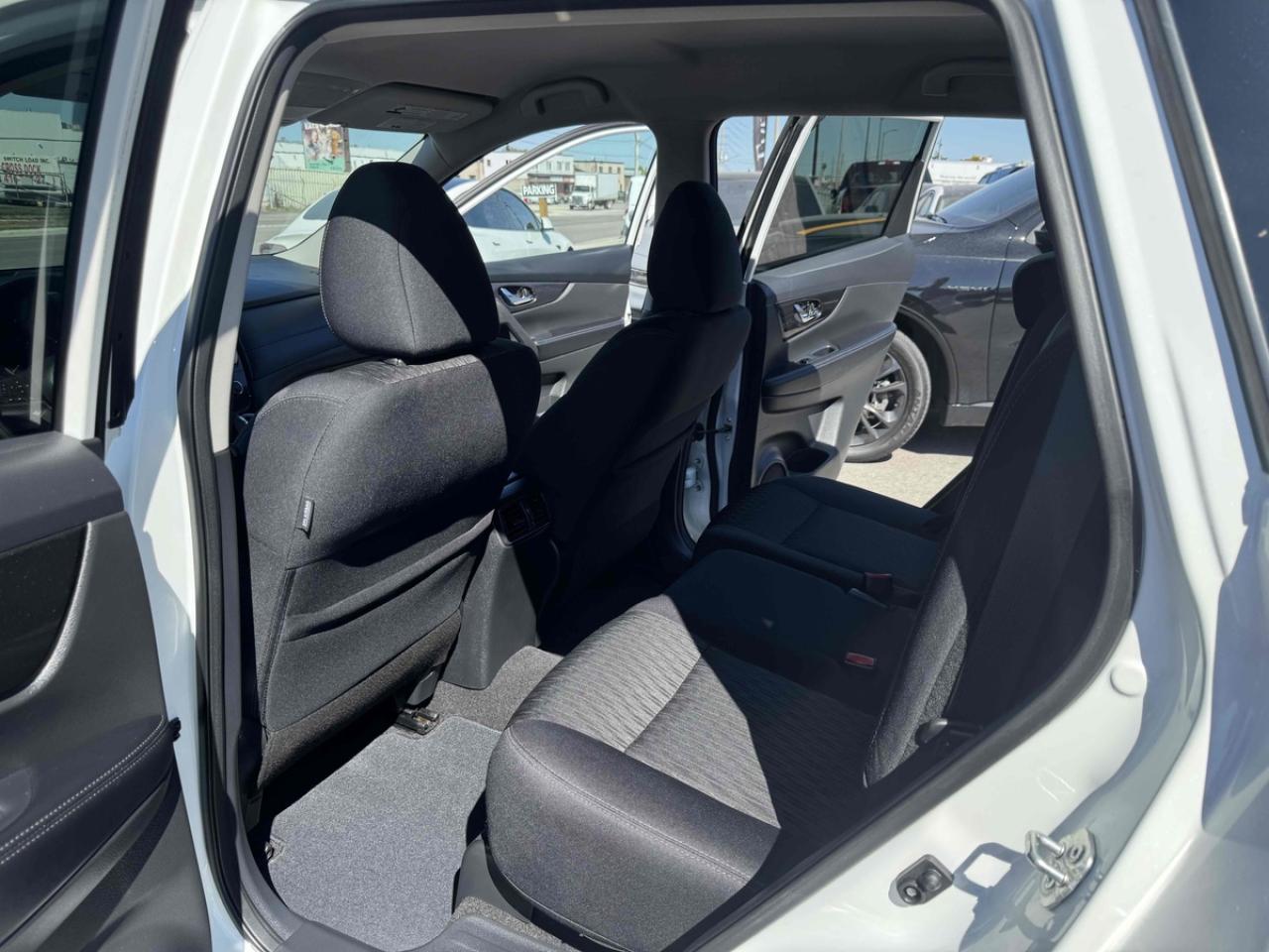 2019 Nissan Rogue SV - Photo #24