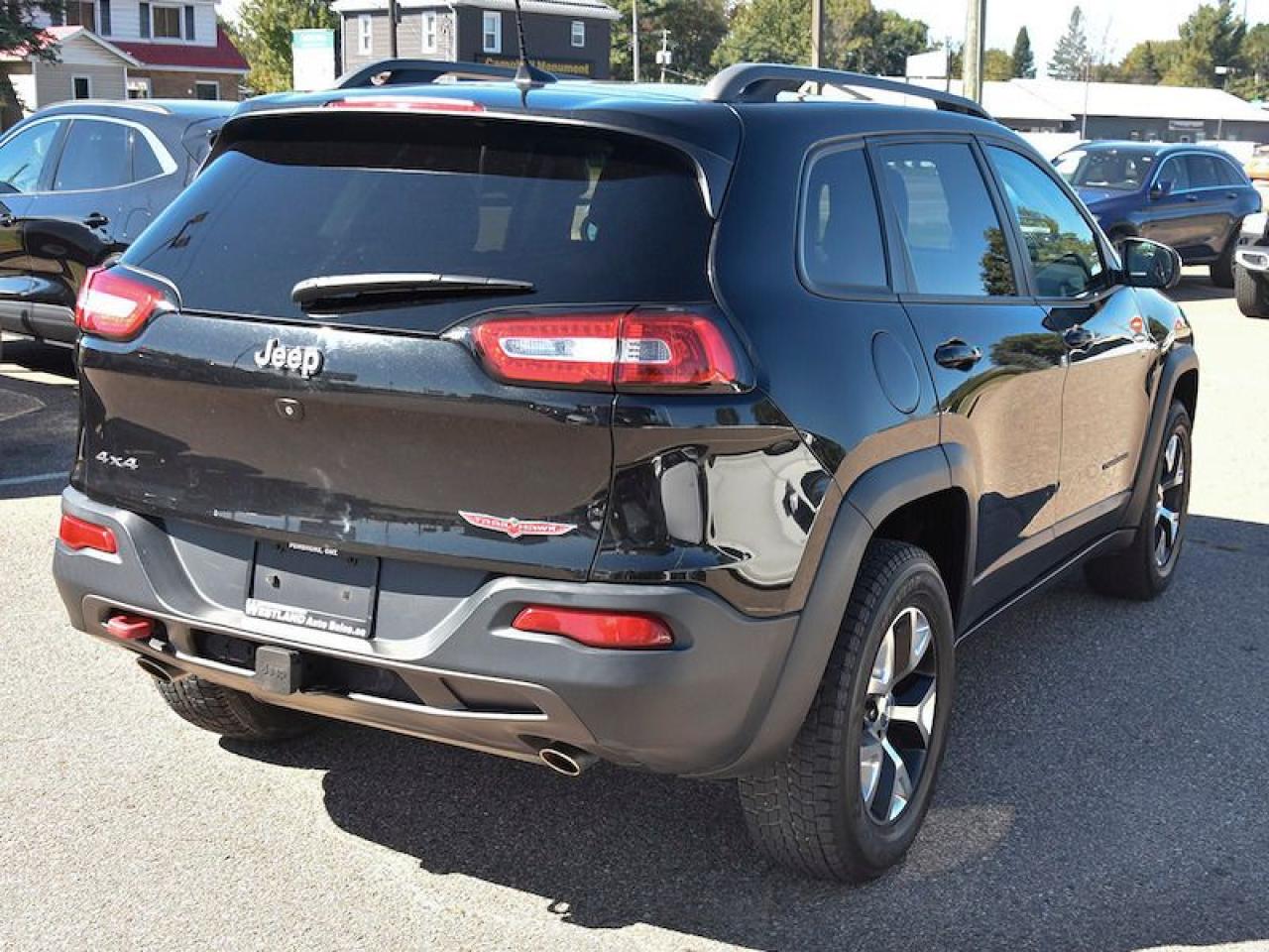 2016 Jeep Cherokee Trailhawk Photo2