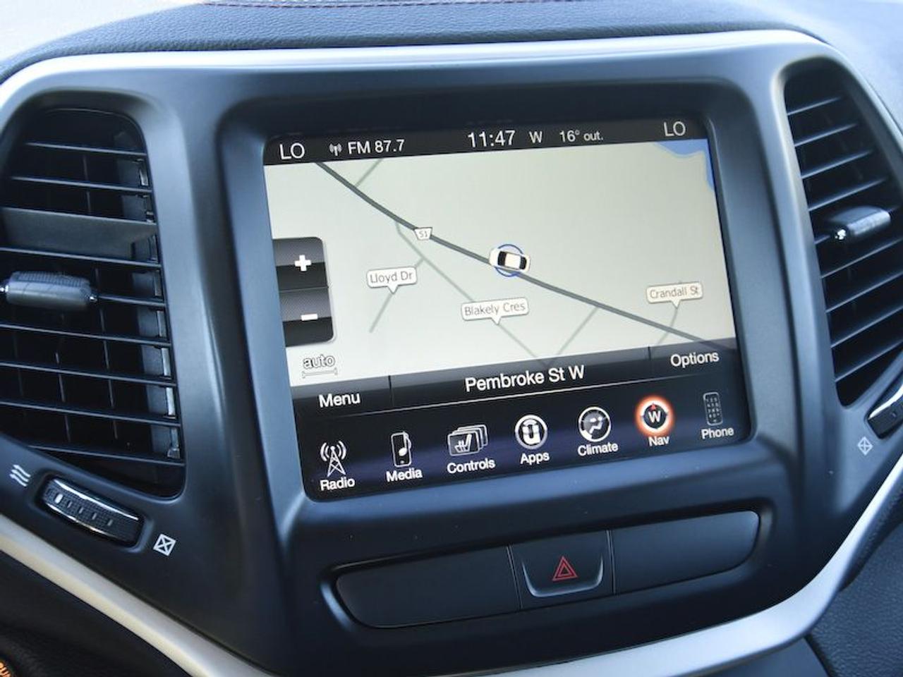 2016 Jeep Cherokee Trailhawk Photo