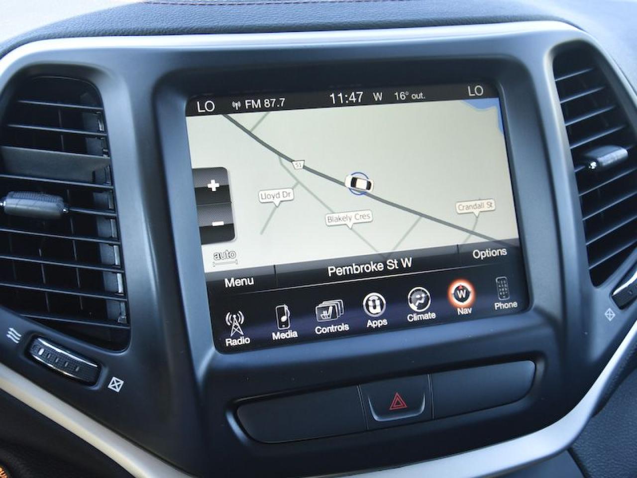 2016 Jeep Cherokee Trailhawk - Photo #8