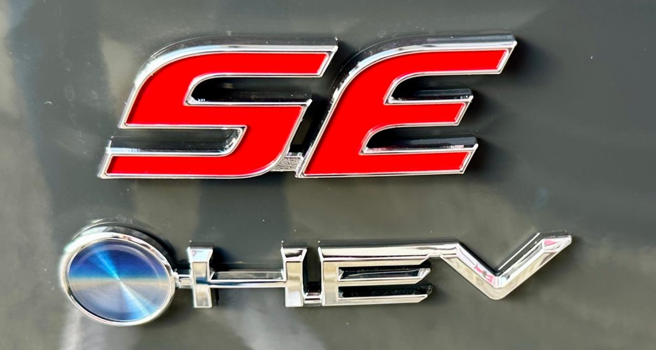 2025 Toyota Corolla Hybrid SE | NO ACCIDENTS | AWD | SUNROOF | LOW KMS Photo