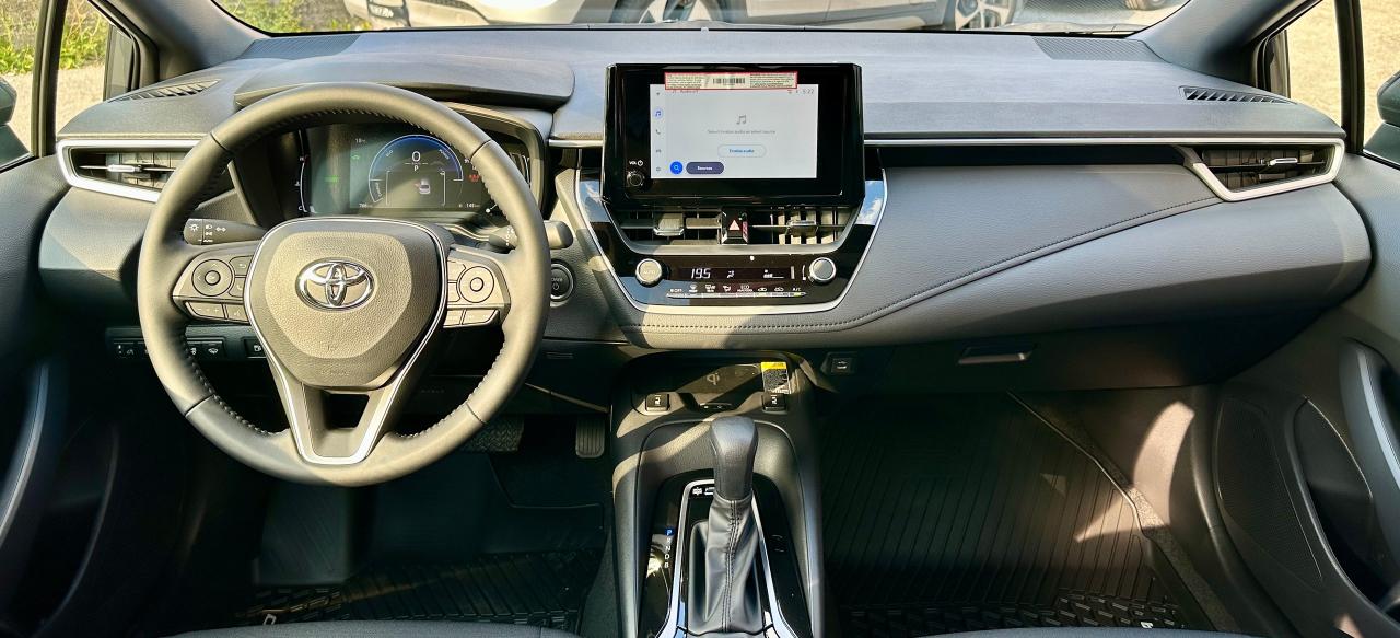 2025 Toyota Corolla Hybrid SE | NO ACCIDENTS | AWD | SUNROOF | LOW KMS Photo