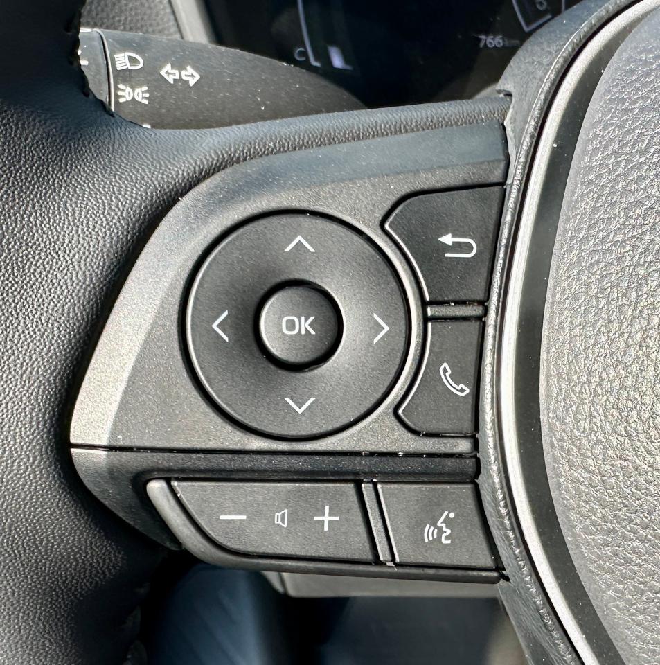 2025 Toyota Corolla Hybrid SE | NO ACCIDENTS | AWD | SUNROOF | LOW KMS Photo