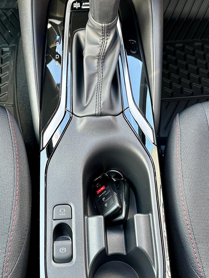 2025 Toyota Corolla Hybrid SE | NO ACCIDENTS | AWD | SUNROOF | LOW KMS Photo