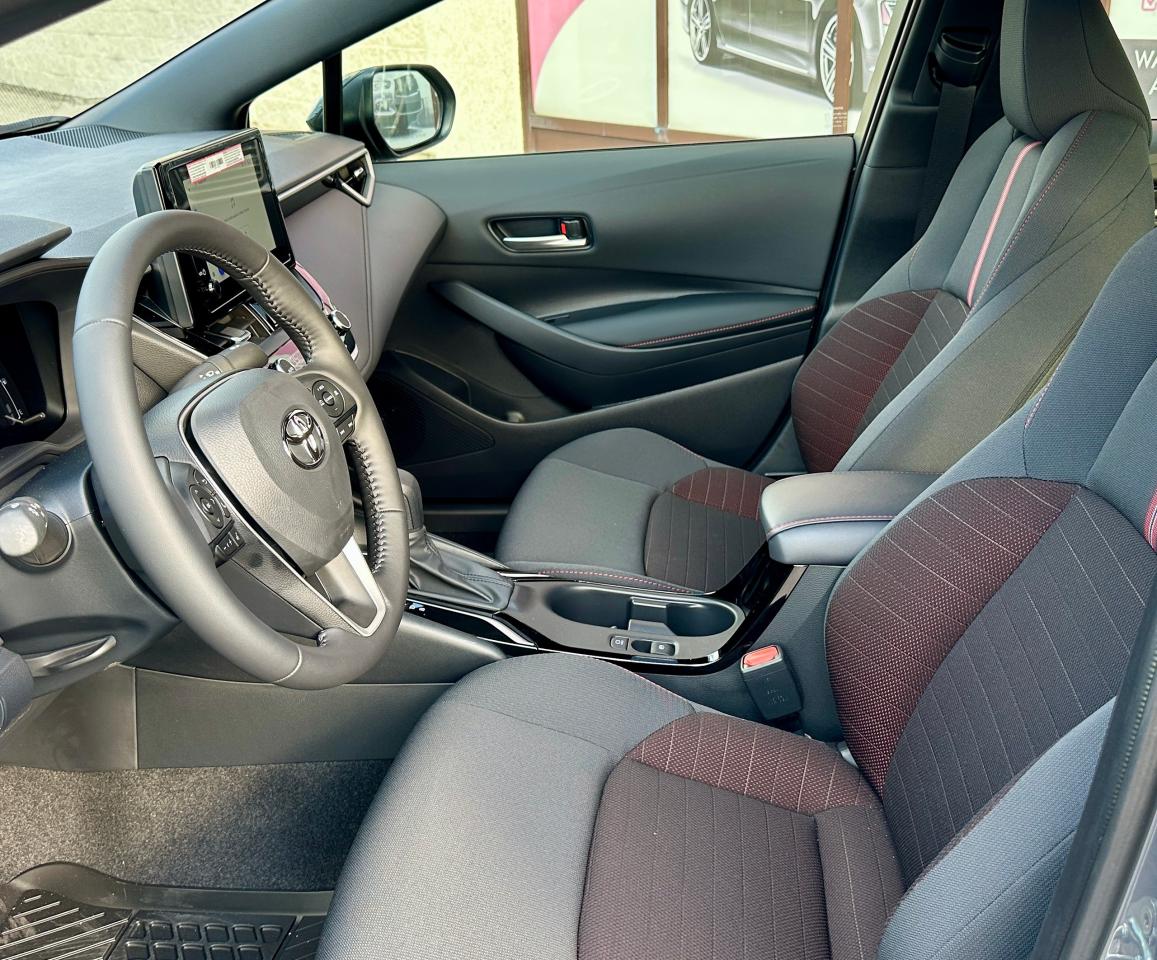 2025 Toyota Corolla Hybrid SE | NO ACCIDENTS | AWD | SUNROOF | LOW KMS Photo