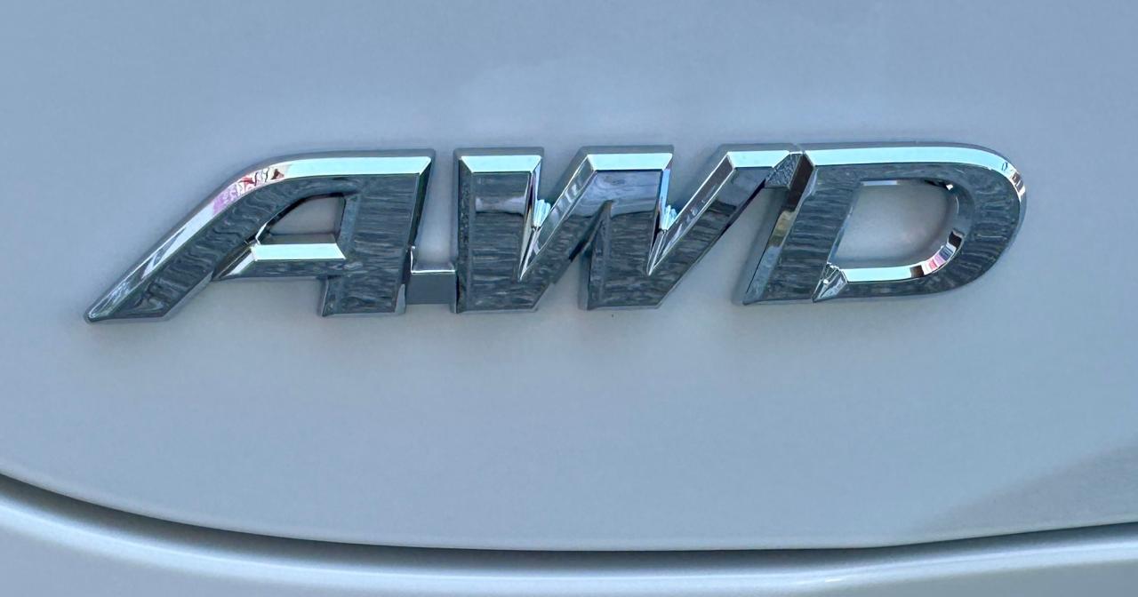 2025 Toyota Corolla Hybrid SE | NO ACCIDENTS | SUNROOF | AWD | LOW KMS Photo