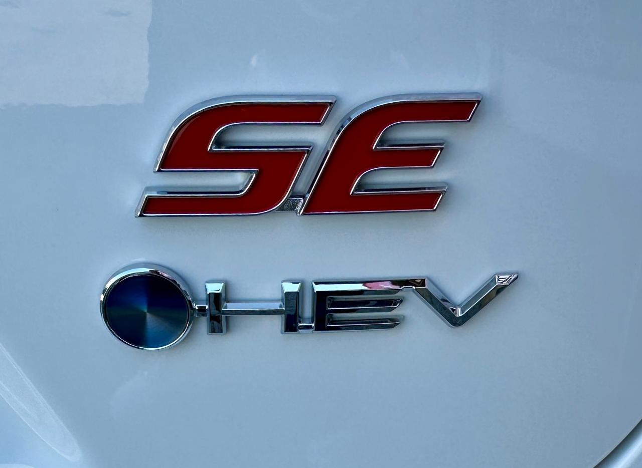 2025 Toyota Corolla Hybrid SE | NO ACCIDENTS | SUNROOF | AWD | LOW KMS Photo