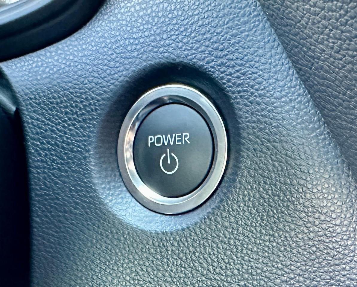 2025 Toyota Corolla Hybrid SE | NO ACCIDENTS | SUNROOF | AWD | LOW KMS Photo