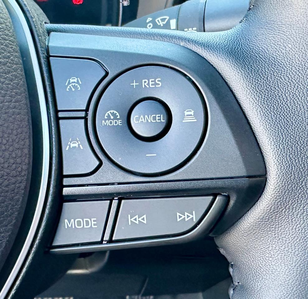 2025 Toyota Corolla Hybrid SE | NO ACCIDENTS | SUNROOF | AWD | LOW KMS Photo