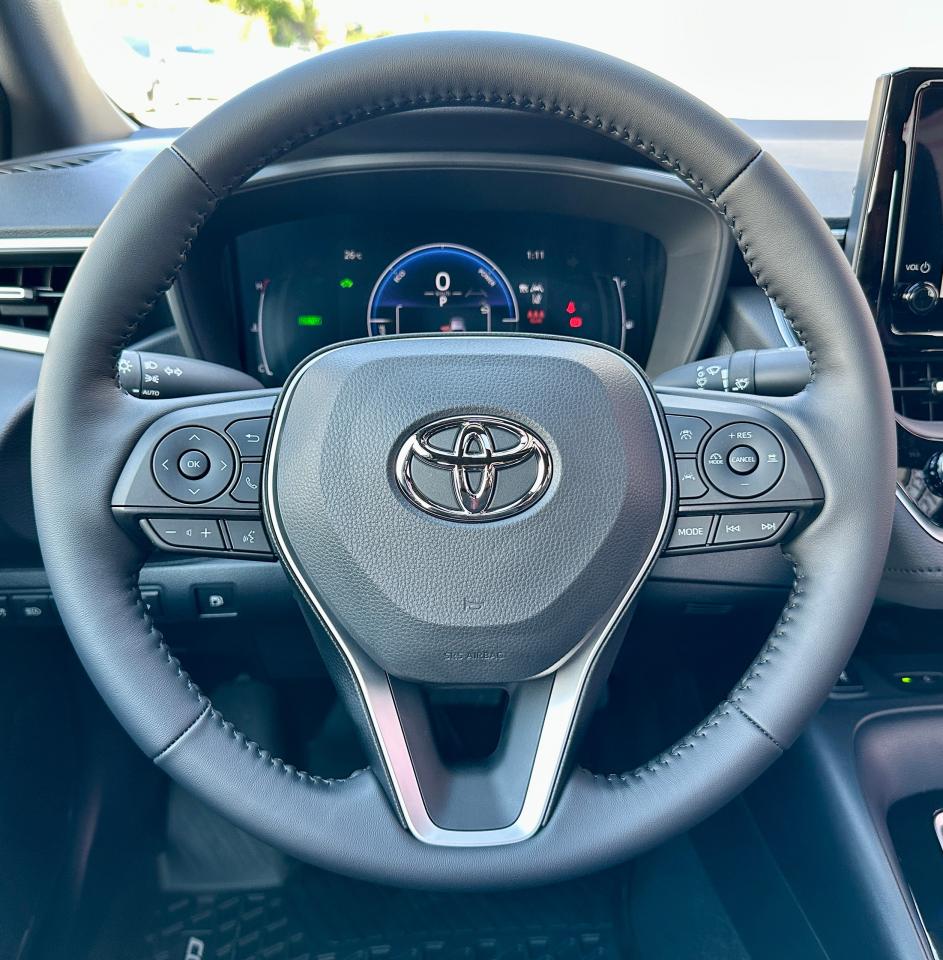 2025 Toyota Corolla Hybrid SE | NO ACCIDENTS | SUNROOF | AWD | LOW KMS Photo