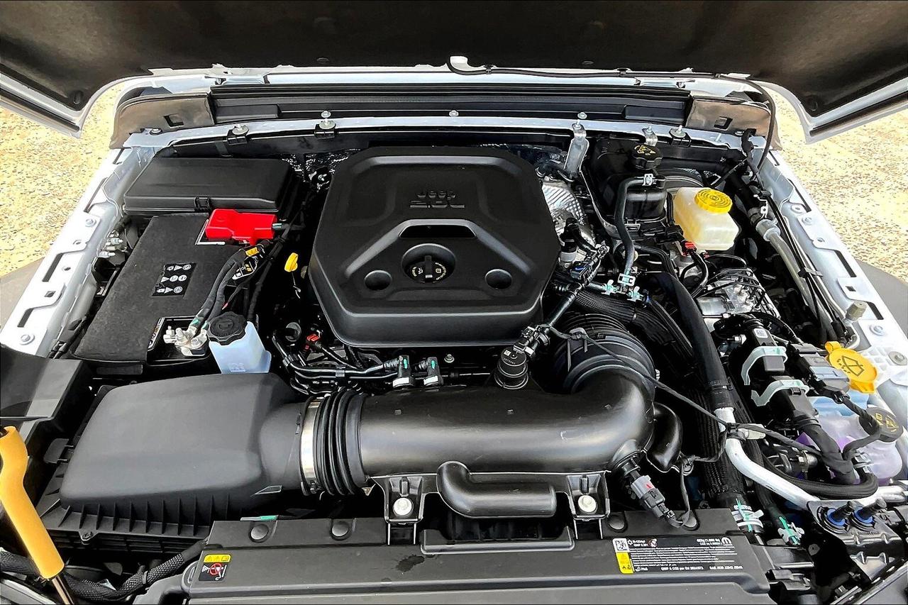 2026 Jeep Wrangler SPORT 4DR | Hardtop | 12" Touchscreen | Carplay Photo