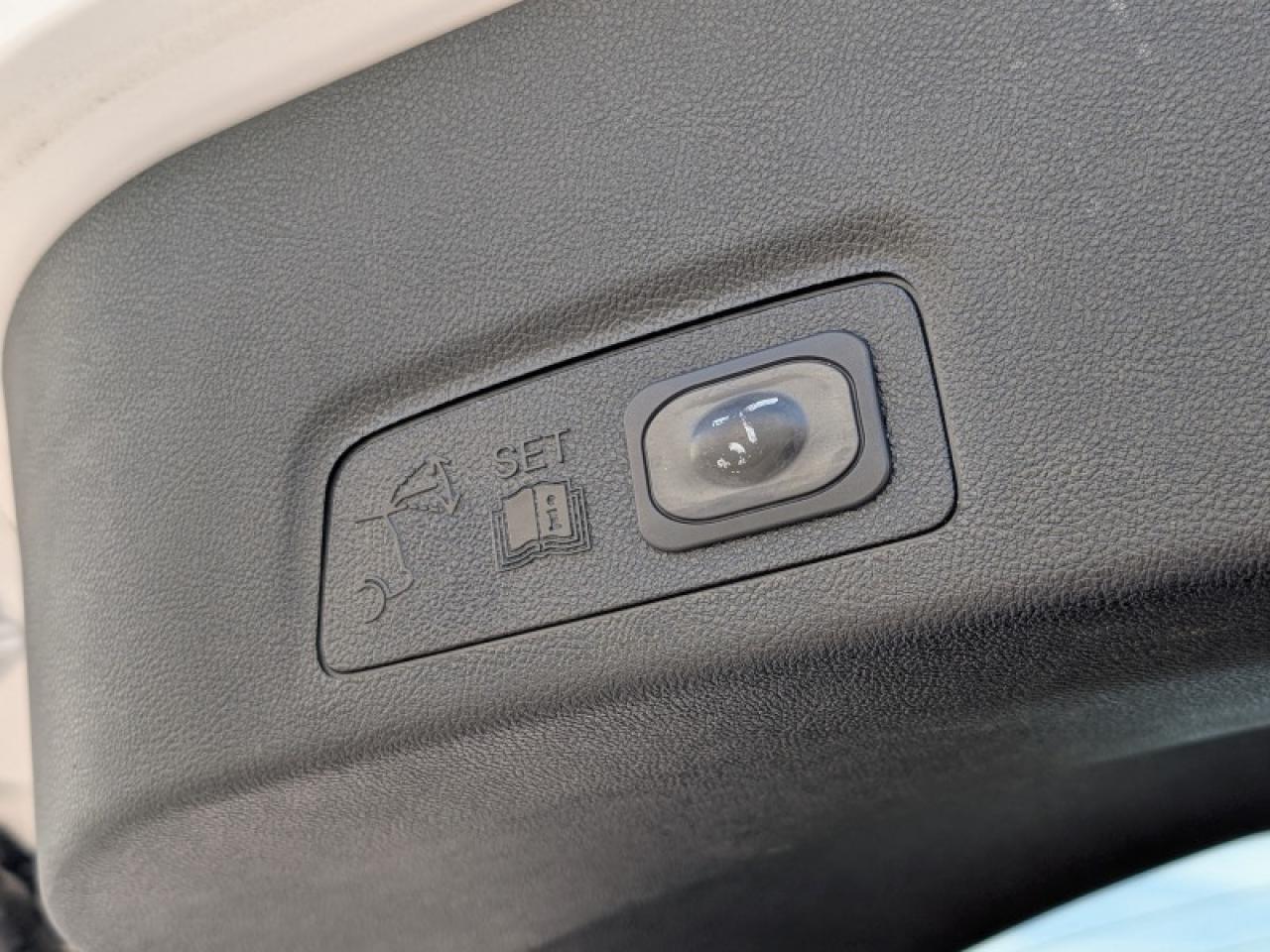 2018 Lincoln MKC Reserve AWD  **COOLED SEATS - SUNROOF** Photo