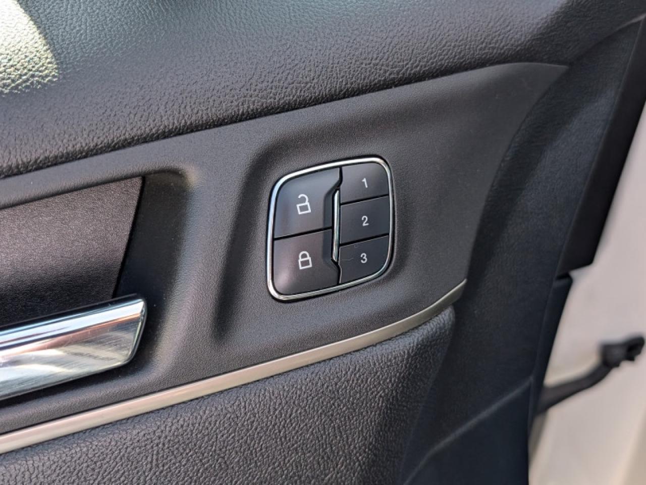 2018 Lincoln MKC Reserve AWD  **COOLED SEATS - SUNROOF** Photo
