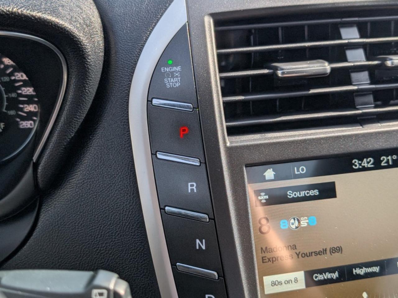 2018 Lincoln MKC Reserve AWD  **COOLED SEATS - SUNROOF** Photo