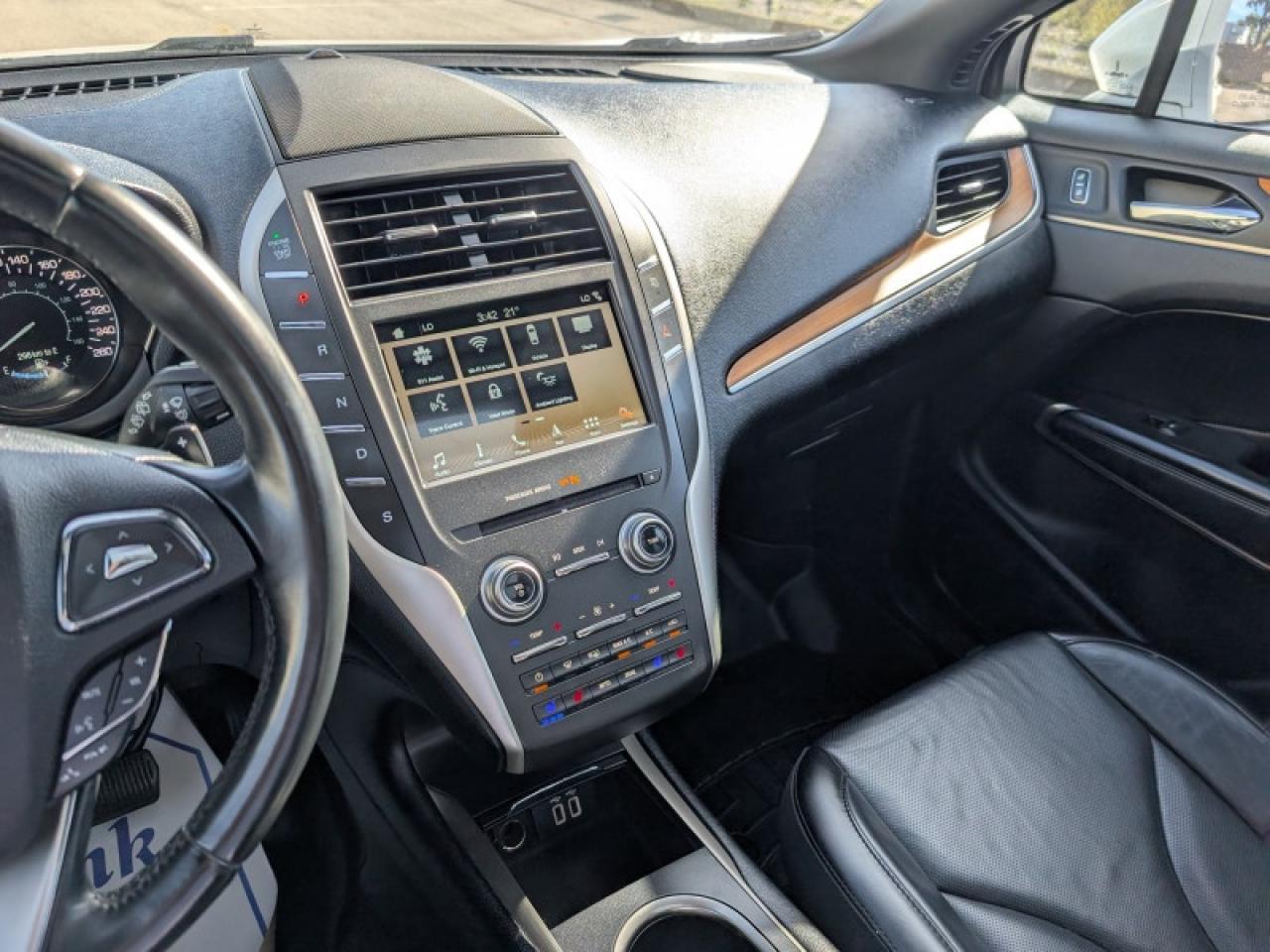 2018 Lincoln MKC Reserve AWD  **COOLED SEATS - SUNROOF** Photo