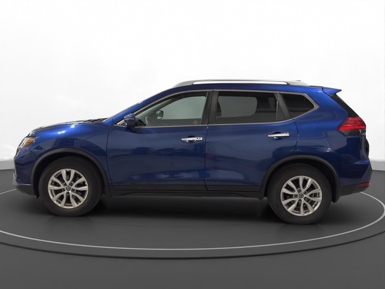 2017 Nissan Rogue SV Photo3