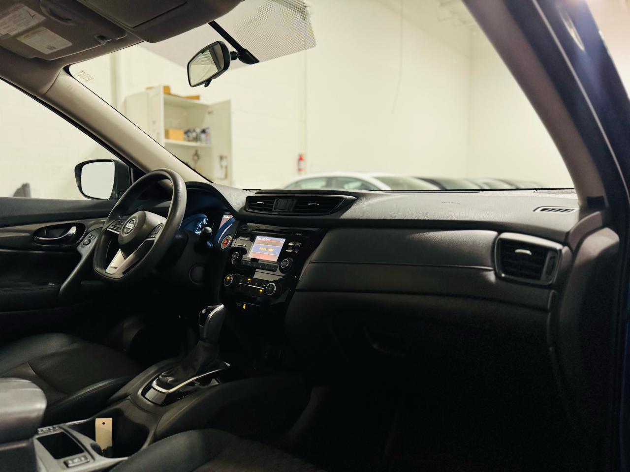 2017 Nissan Rogue SV - Photo #21