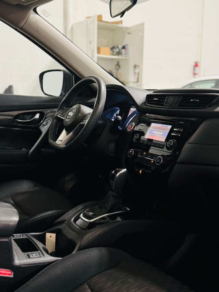 2017 Nissan Rogue SV - Photo #20