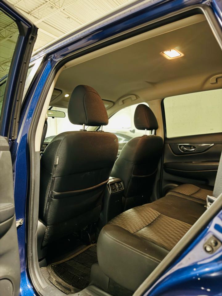 2017 Nissan Rogue SV - Photo #15