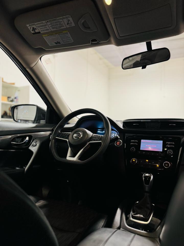 2017 Nissan Rogue SV - Photo #18