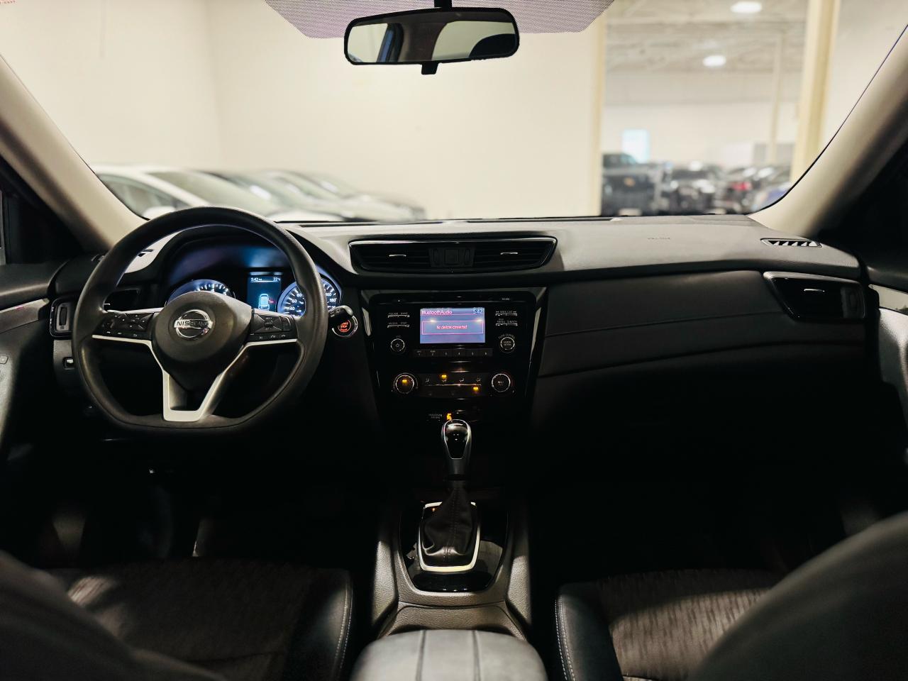 2017 Nissan Rogue SV - Photo #17