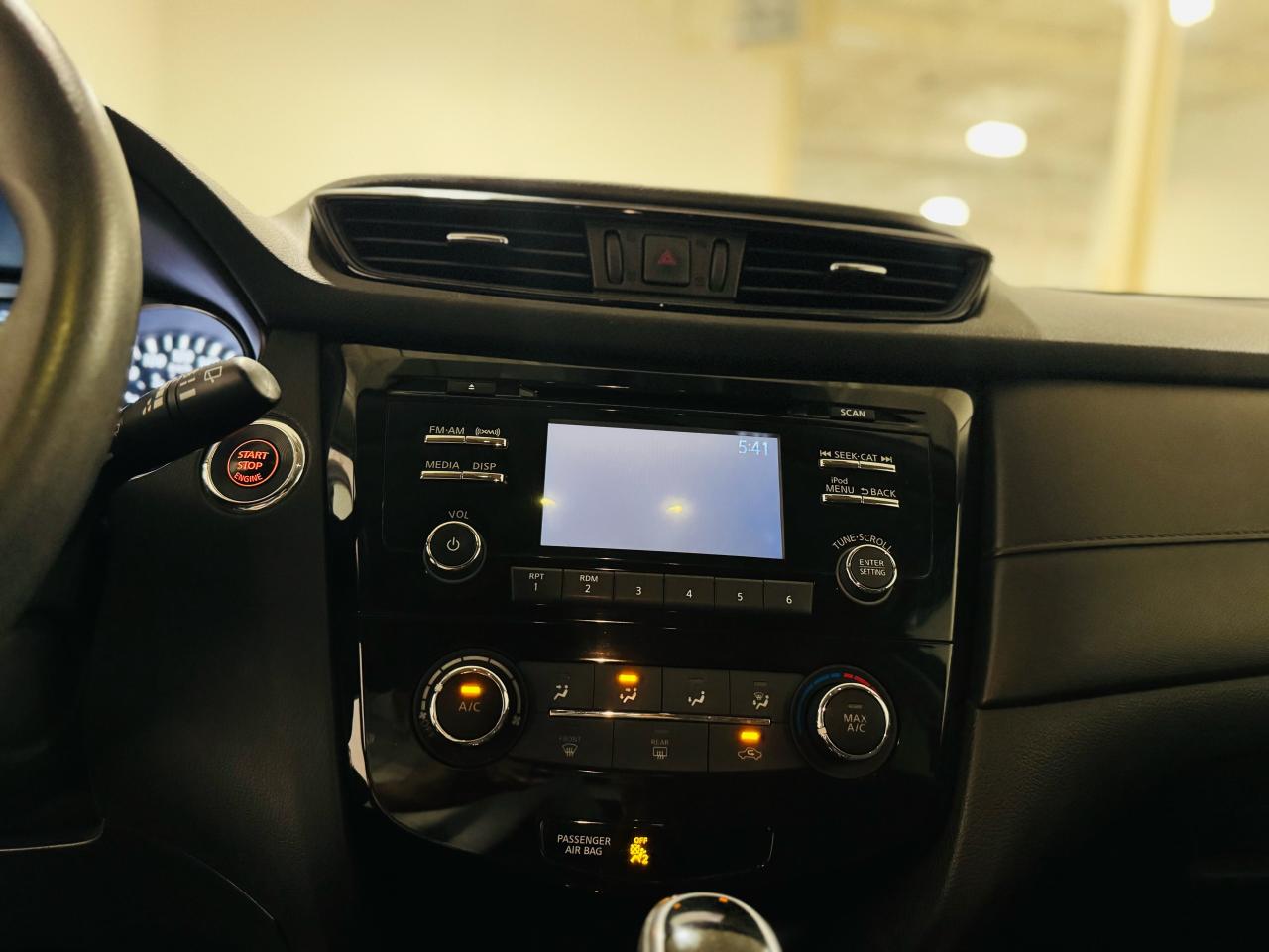 2017 Nissan Rogue SV - Photo #14