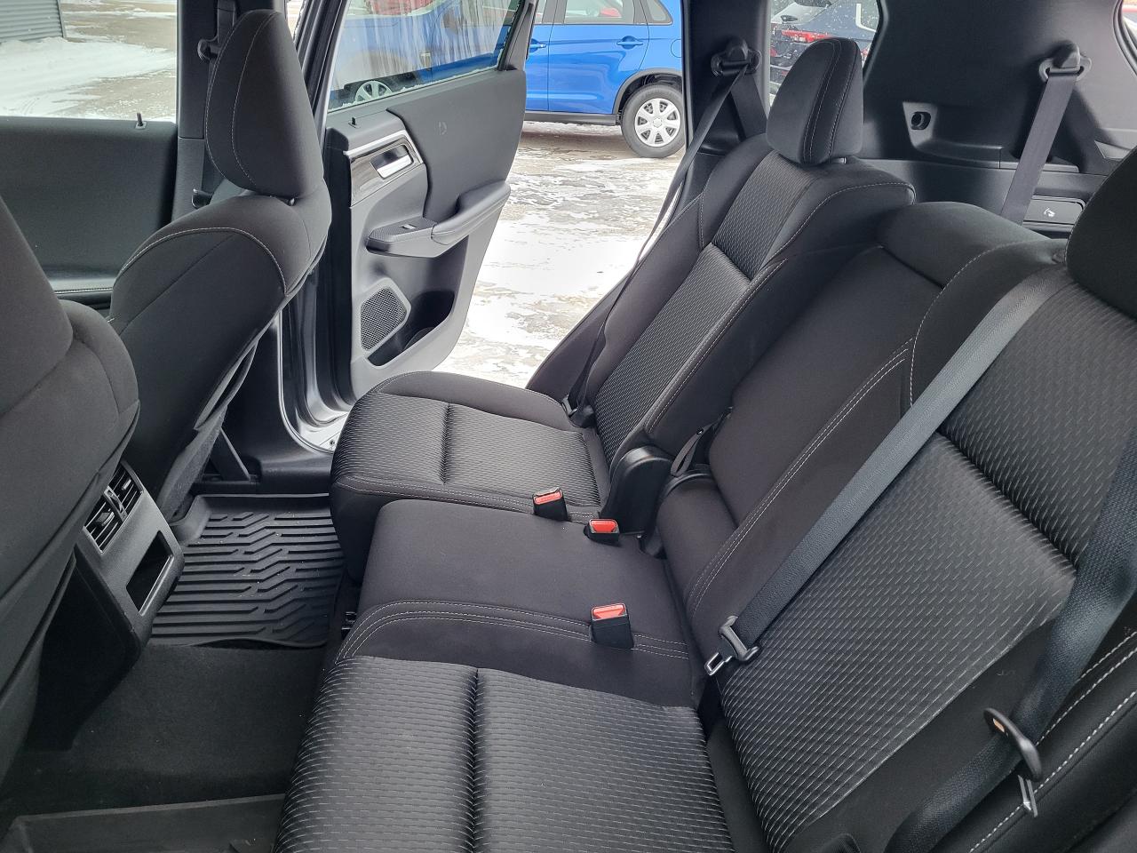 2022 Mitsubishi Outlander ES Photo