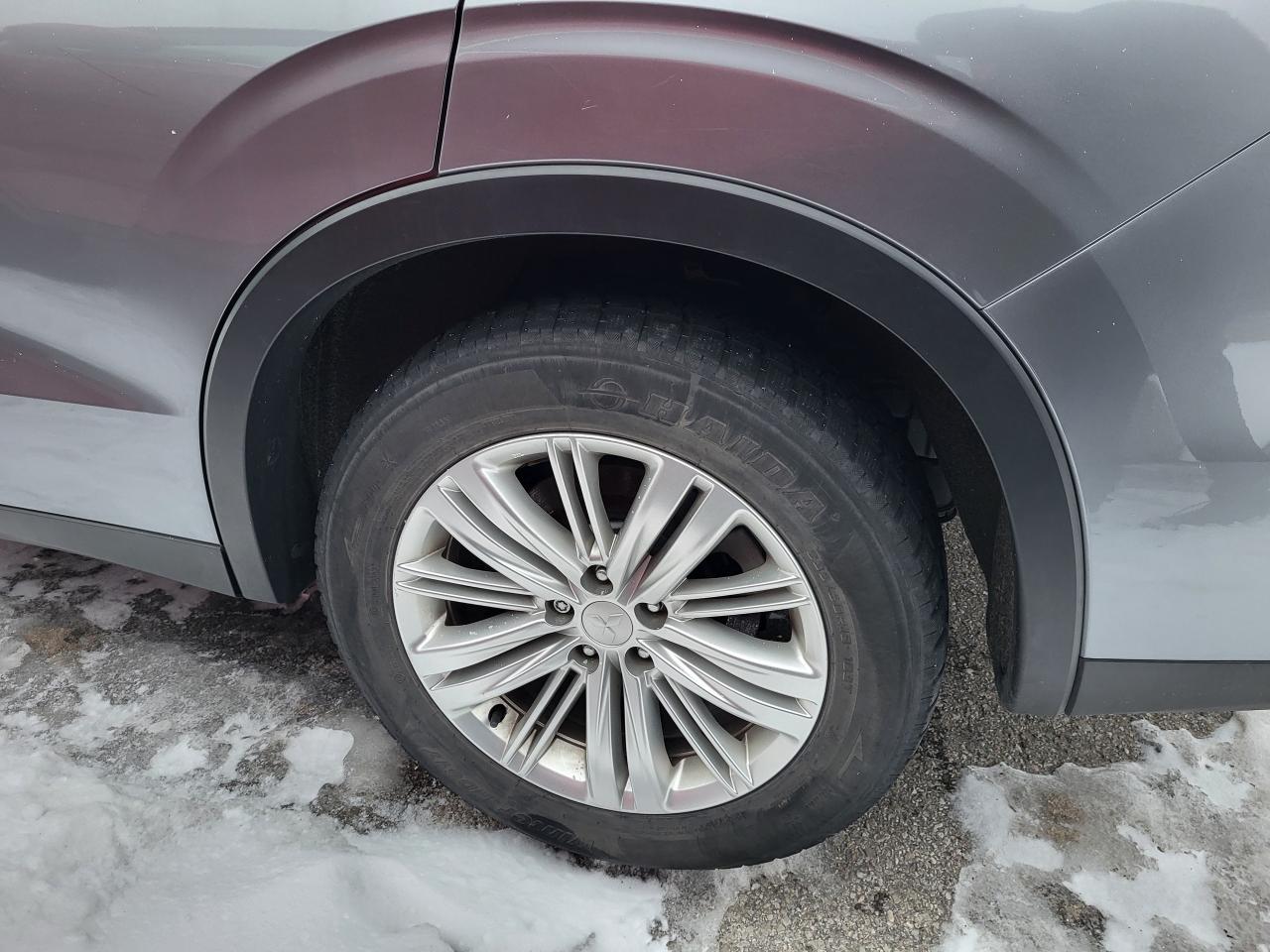 2022 Mitsubishi Outlander ES Photo