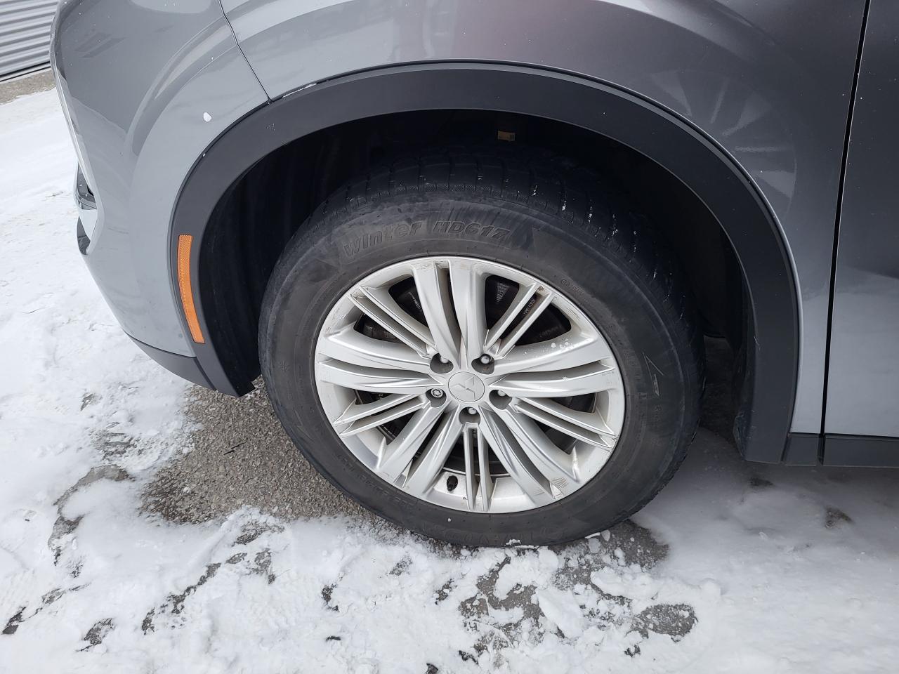 2022 Mitsubishi Outlander ES Photo