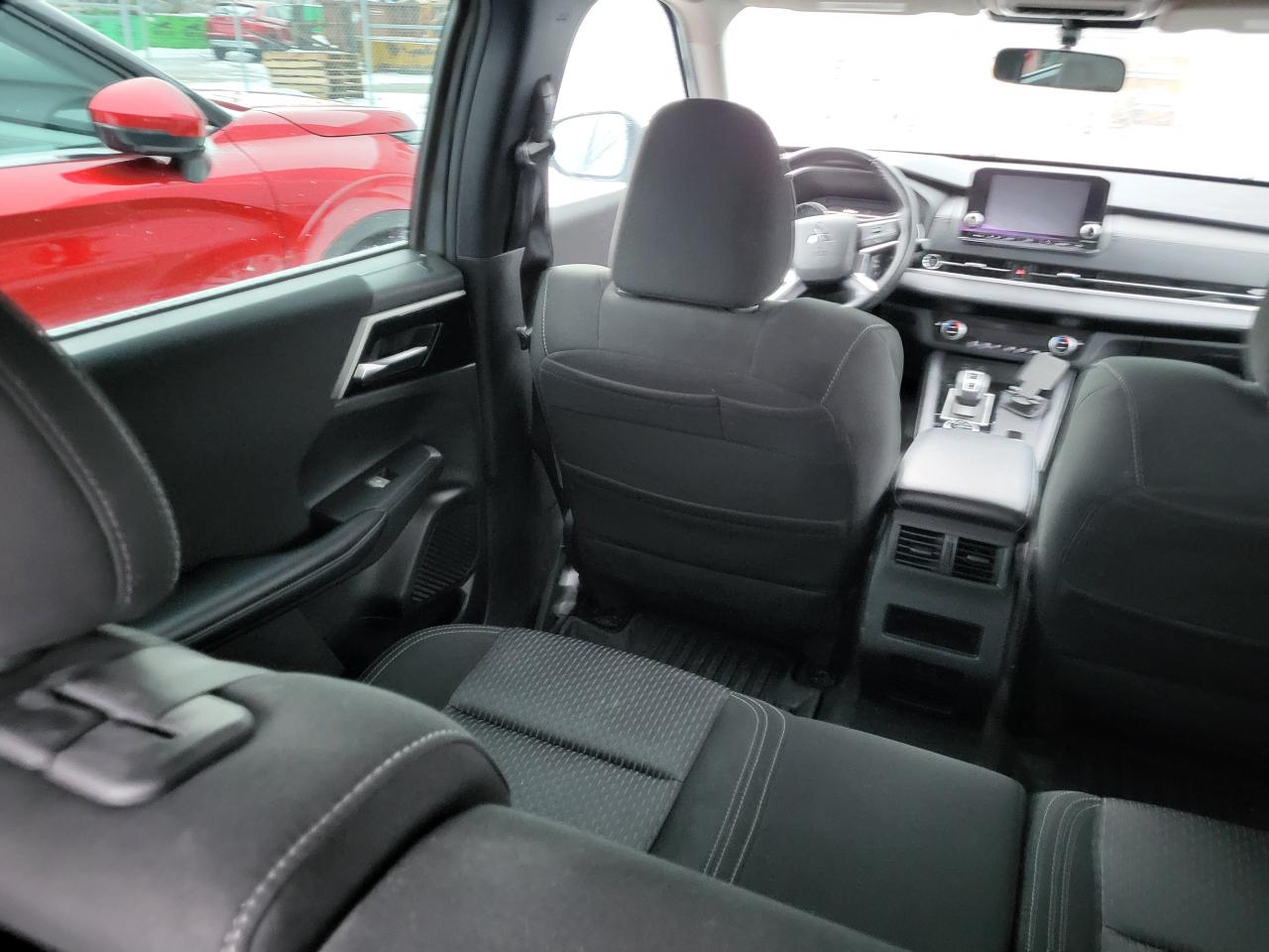 2022 Mitsubishi Outlander ES Photo