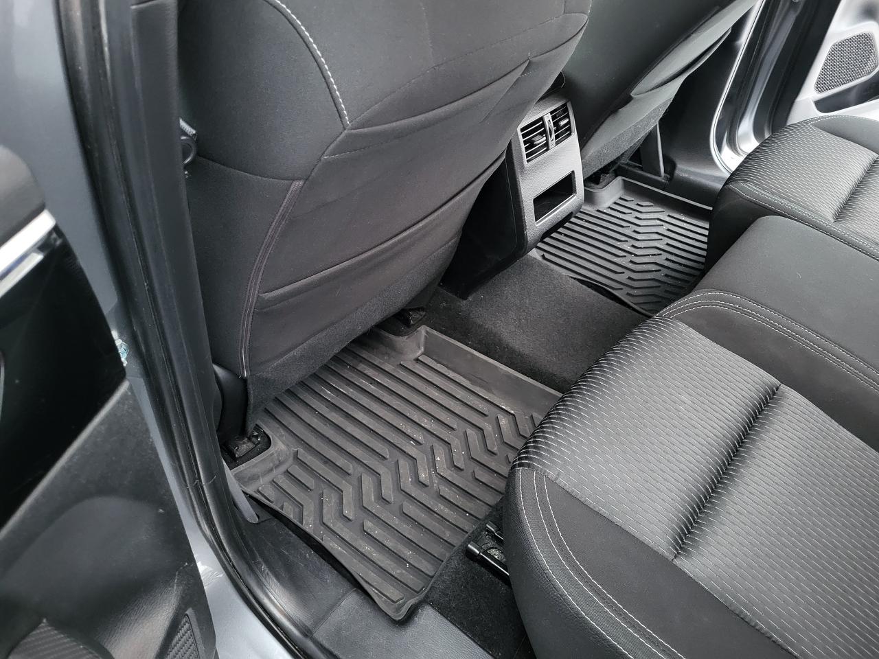 2022 Mitsubishi Outlander ES Photo