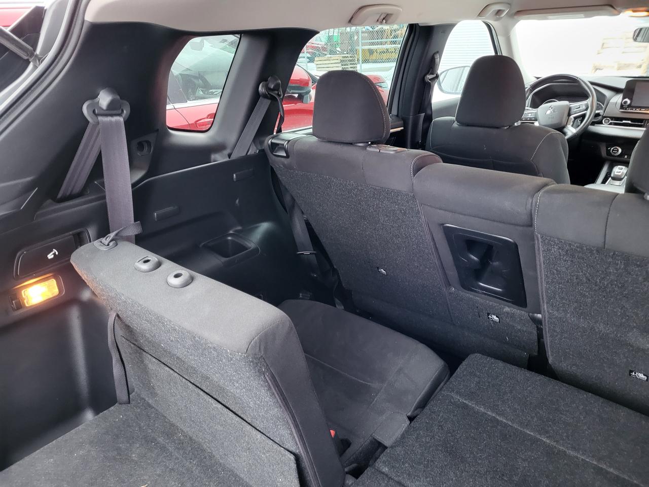 2022 Mitsubishi Outlander ES Photo