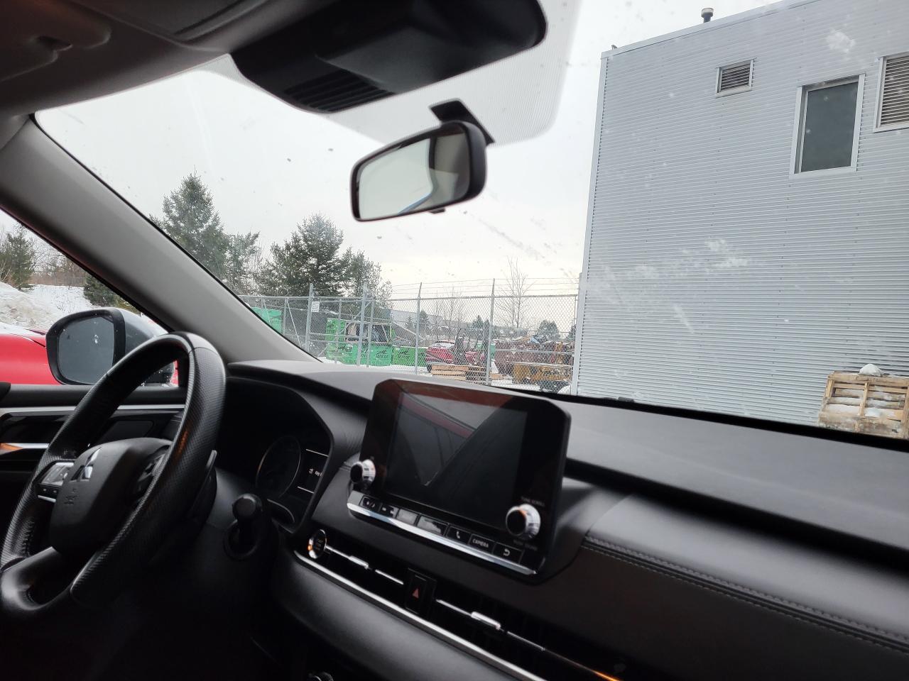 2022 Mitsubishi Outlander ES Photo