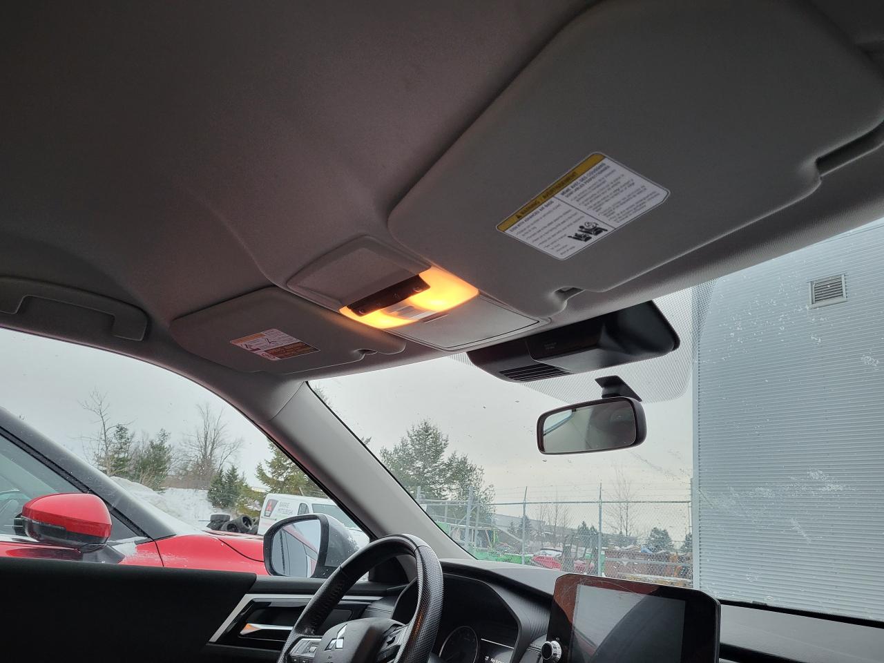 2022 Mitsubishi Outlander ES Photo