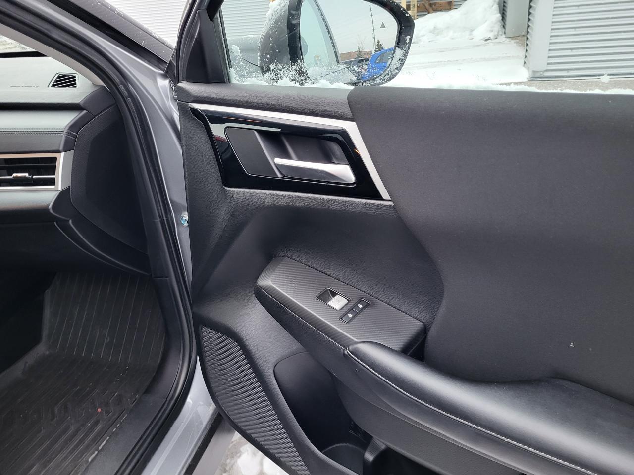 2022 Mitsubishi Outlander ES Photo