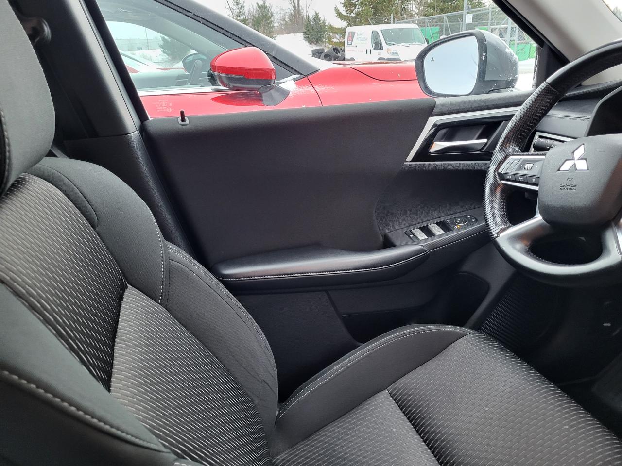 2022 Mitsubishi Outlander ES Photo