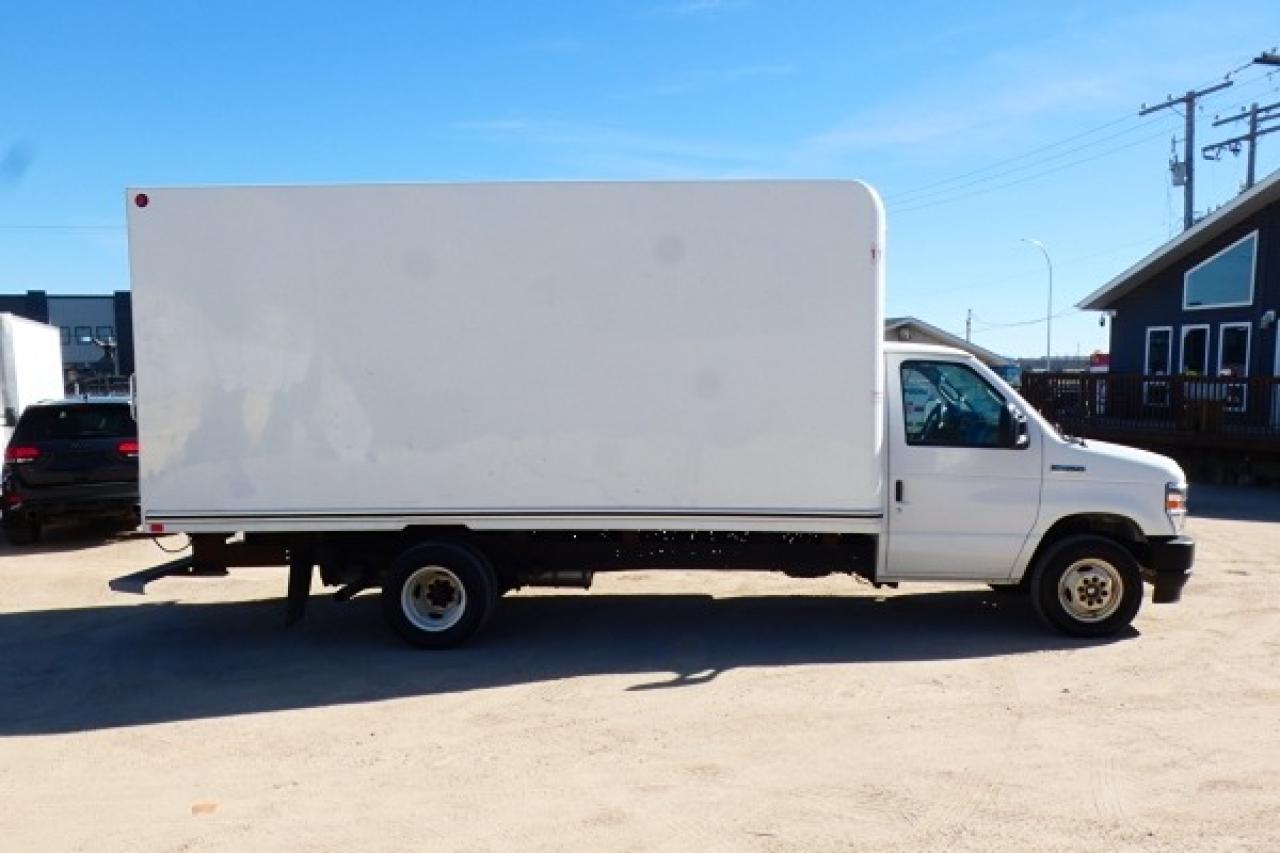 2023 Ford E-450 Unicell Cube Van DRW w/cloth seats - Photo #5